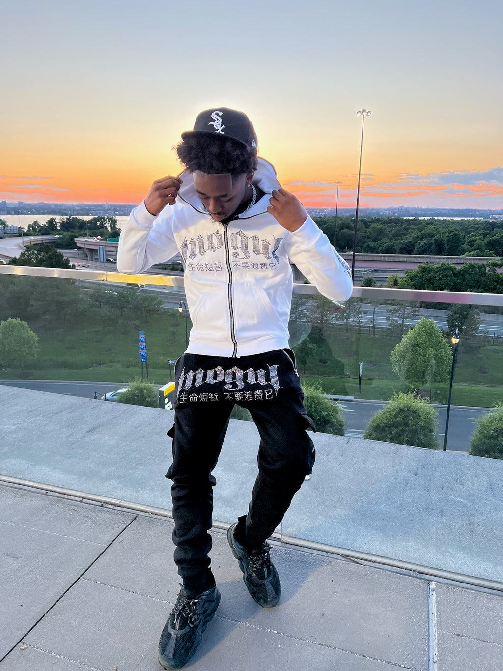 Dagger ~ Mogul VVS Full Zip (White) (LIMITED)